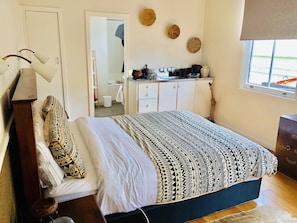 Habitación doble Deluxe (The African Room) | Sábanas de algodón egipcio, ropa de cama de alta calidad y edredón