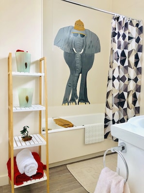 Deluxe Double Room (The African Room) | Bathroom | Combined shower/bathtub, deep-soaking bathtub, hair dryer, soap