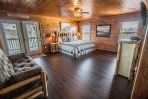 4 bedrooms, desk, iron/ironing board, travel crib