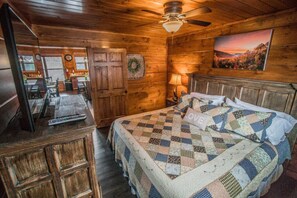 4 Schlafzimmer, Schreibtisch, Bügeleisen/Bügelbrett, Reisekinderbett