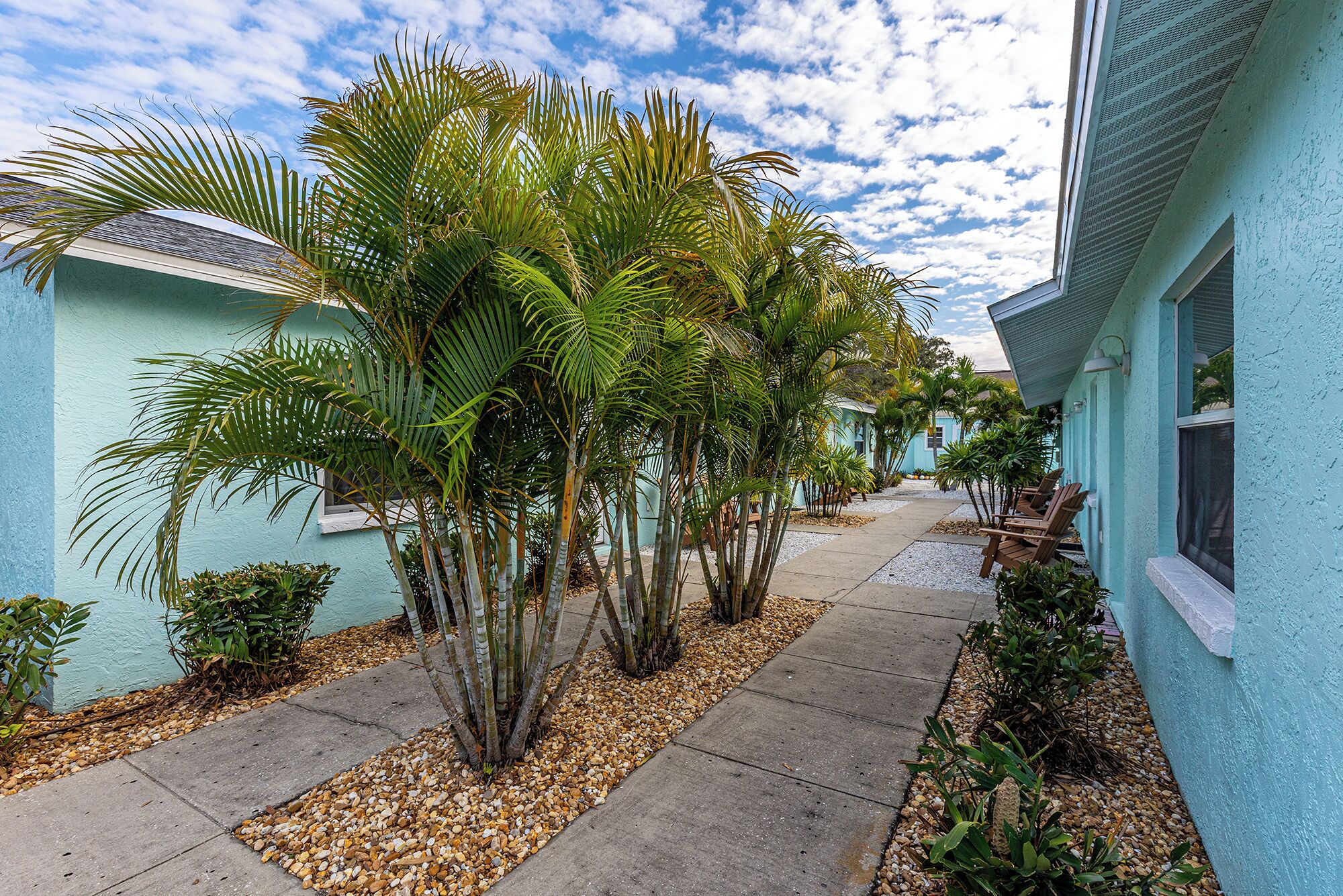 Key West Style Bungalows Close to Beaches!