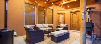 Southwestern Adobe Retreat 2.6 miles from Balloon Fiesta