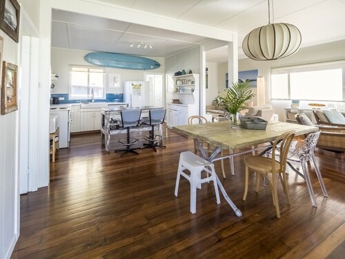 Tallowood beachside cottage