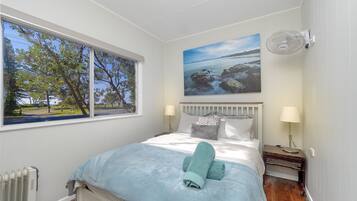 2 makuuhuonetta, silitysrauta/-lauta, internet