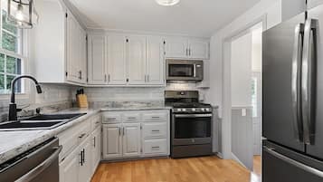 KylskÄp, mikrovÄgsugn, ugn och spishÀll