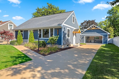 Fully Remodeled Home Walk to Lambeau/Bars/Resch