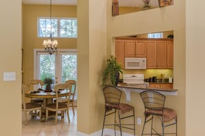 House, 3 Bedrooms | Private kitchen