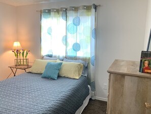 2 bedrooms, in-room safe, iron/ironing board, free WiFi - 1 MILE TO MOUTH OF KENAI RIVER! (Kenai)