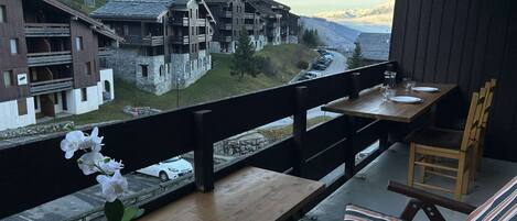 تناول الطعام بالخارج