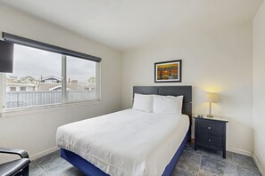 4 chambres, fer et planche à repasser, Internet gratuit, draps fournis