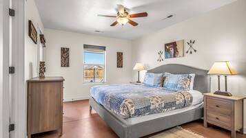 3 bedrooms, internet, bed sheets, wheelchair access