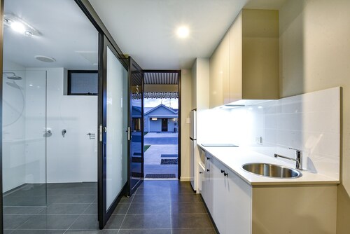 Aloha Central Premium Studios