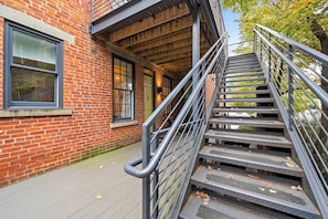 Property grounds - Downtown Views—Walk to Stadiums/Convention Center (Covington)