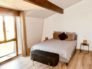 3 عدّة غرف نوم ومكواة/لوح كي وإنترنت مجاني