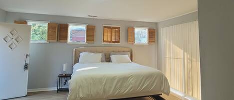 2 slaapkamers, een strijkplank/strijkijzer, gratis wifi, beddengoed