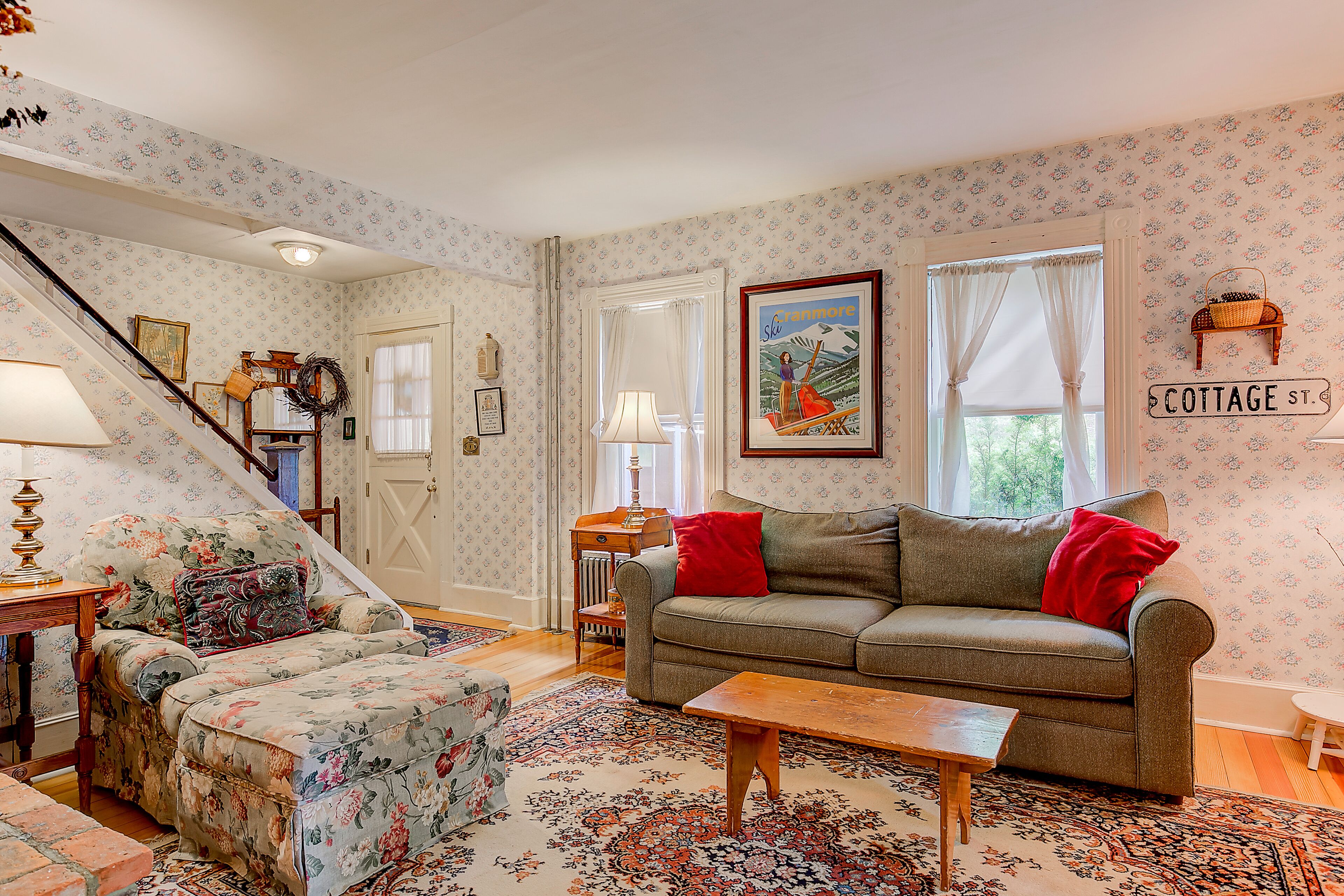 Family-friendly home w/ a full kitchen and spacious deck - near ski mountain