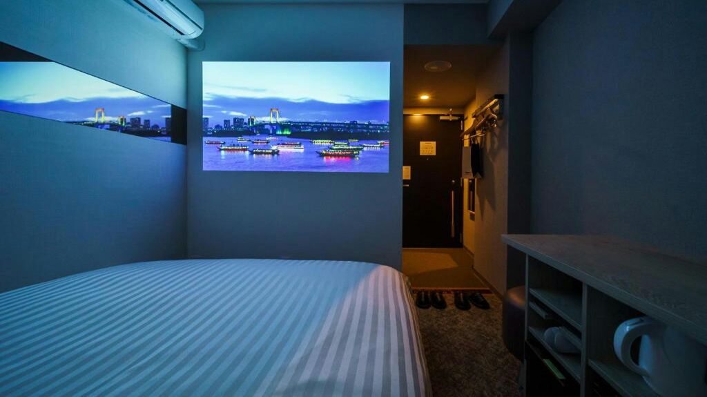 Escritorio, sistema de insonorización, wifi gratis y ropa de cama 