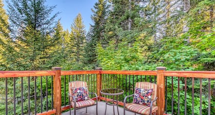 Cozy, dog-friendly woodland cottage with two decks & wood stove