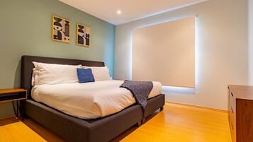 2 bedrooms, in-room safe, desk, iron/ironing board