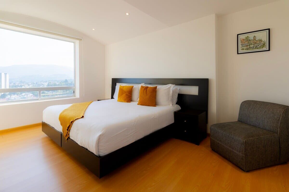 2 camere, una scrivania, ferro/asse da stiro, culla da viaggio