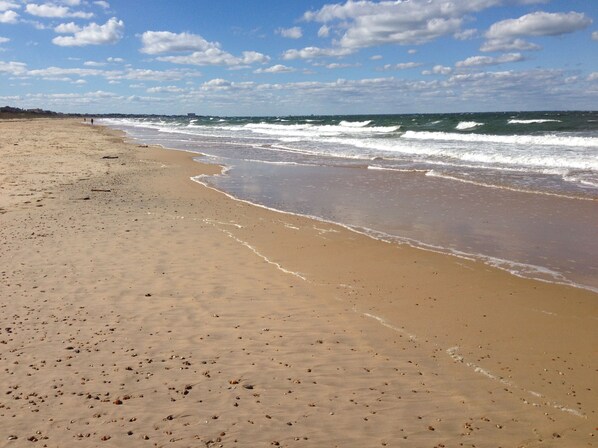 Beach nearby, sun loungers, beach towels