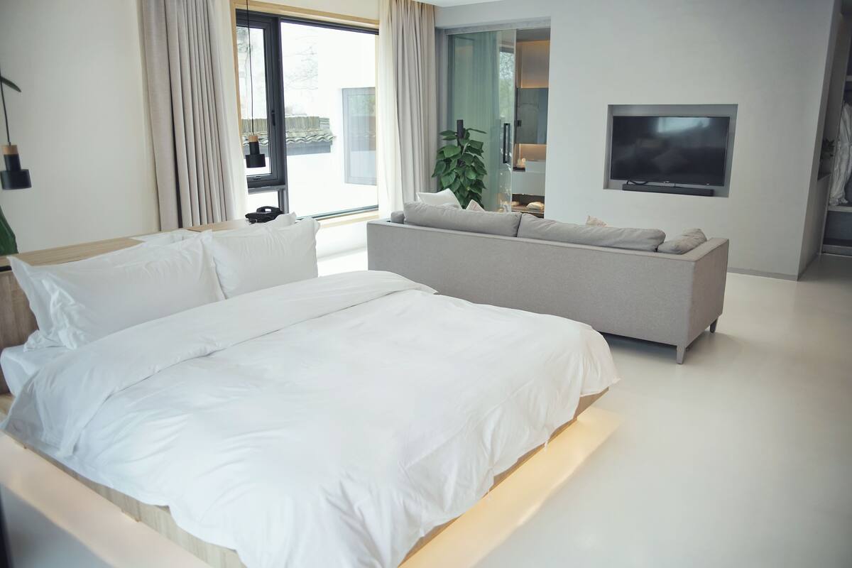 Roupas de cama premium, edredons de pluma, escrivaninha