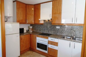 Fridge, microwave, oven, coffee/tea maker