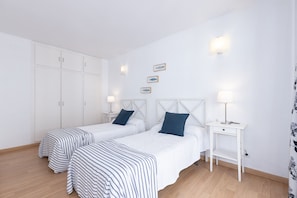 1 chambre, fer et planche à repasser, accès au Wi-Fi (inclus)