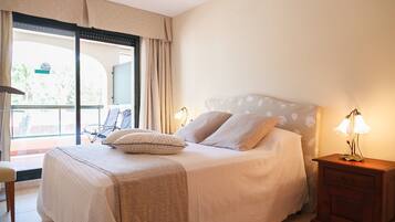 1 slaapkamer, een strijkplank/strijkijzer, gratis wifi, beddengoed