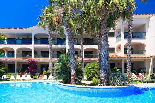 AirCon Apartment Family Complex on the Beachfront · UHC COSTA LINDA