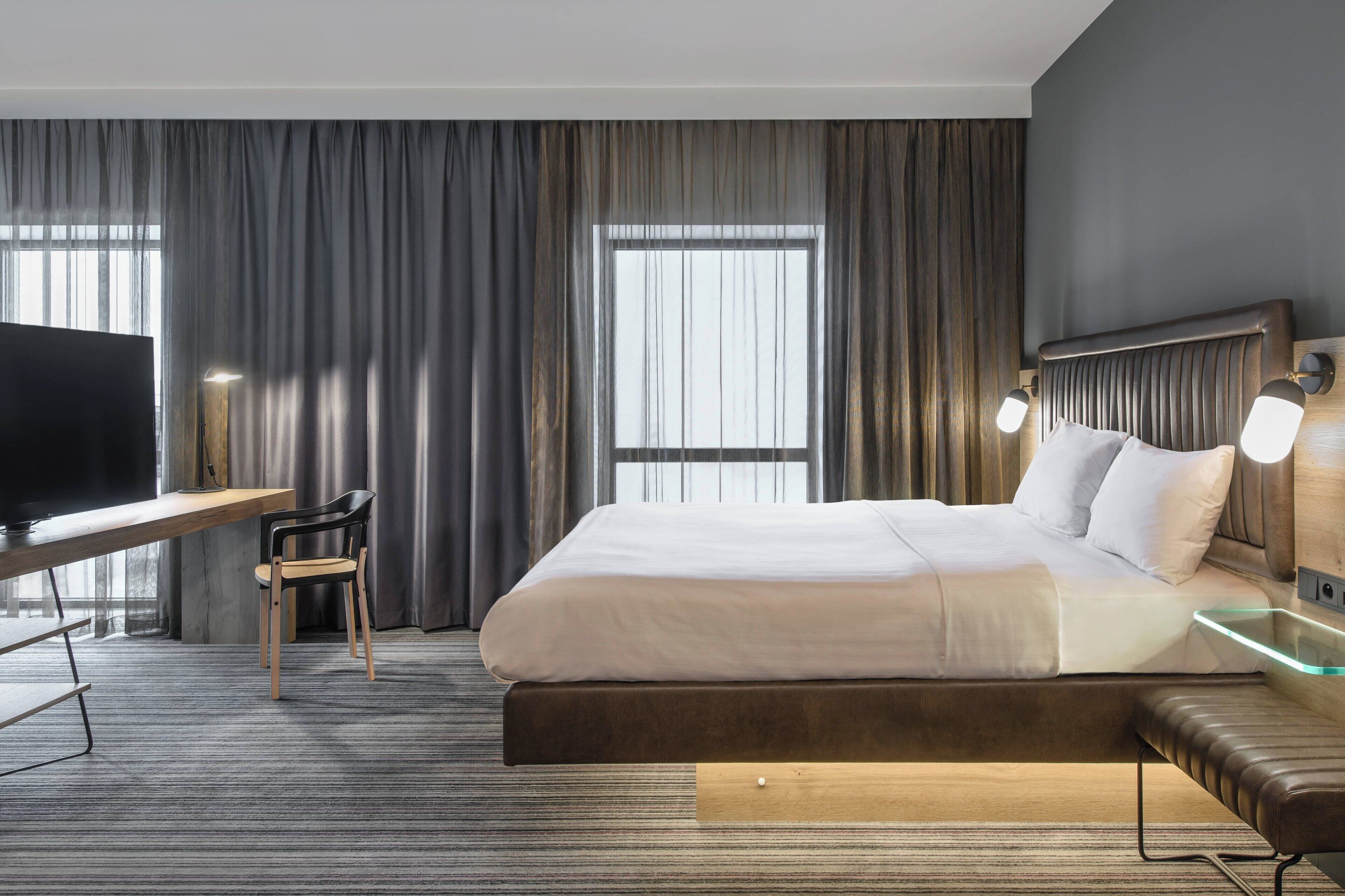 room, 1 queen bed | hypo-allergenic bedding, desk, laptop workspace, blackout curtains