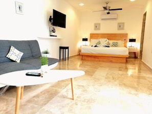 Suite studio Deluxe, 1 chambre | Coffre-fort, décor unique, ameublement unique, système d’insonorisation