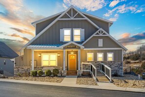 Exterior - Hot Tub, Games, 2 Kitchens, Cmty Indoor Pool, $400 of Free Tickets, Sdc Minutes Away! (Branson)