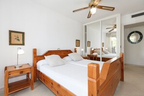 3 chambres, fer et planche à repasser, Wi-Fi gratuit, draps fournis