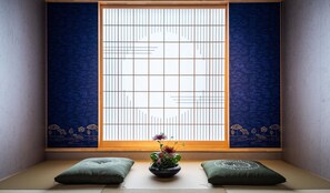 Individually decorated, individually furnished, laptop workspace - Tabitabi Stay Taishi (Kyoto)