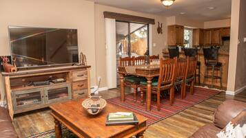 Townhome, 3 Bedrooms | Living room | Flat-screen TV, DVD player