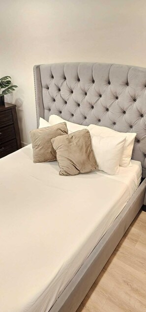 2 dormitorios, tabla de planchar con plancha, wifi y ropa de cama