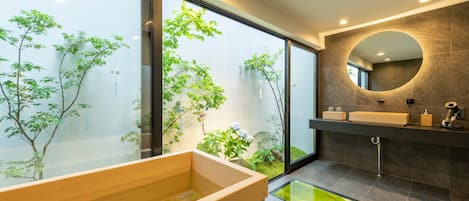 Private Vacation Home | Bathroom