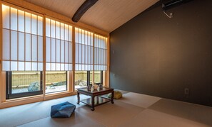 防音設備、アイロン /   アイロン台、WiFi (無料)