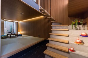 Staircase - Tabitabi Stay Moonlight (Kyoto)