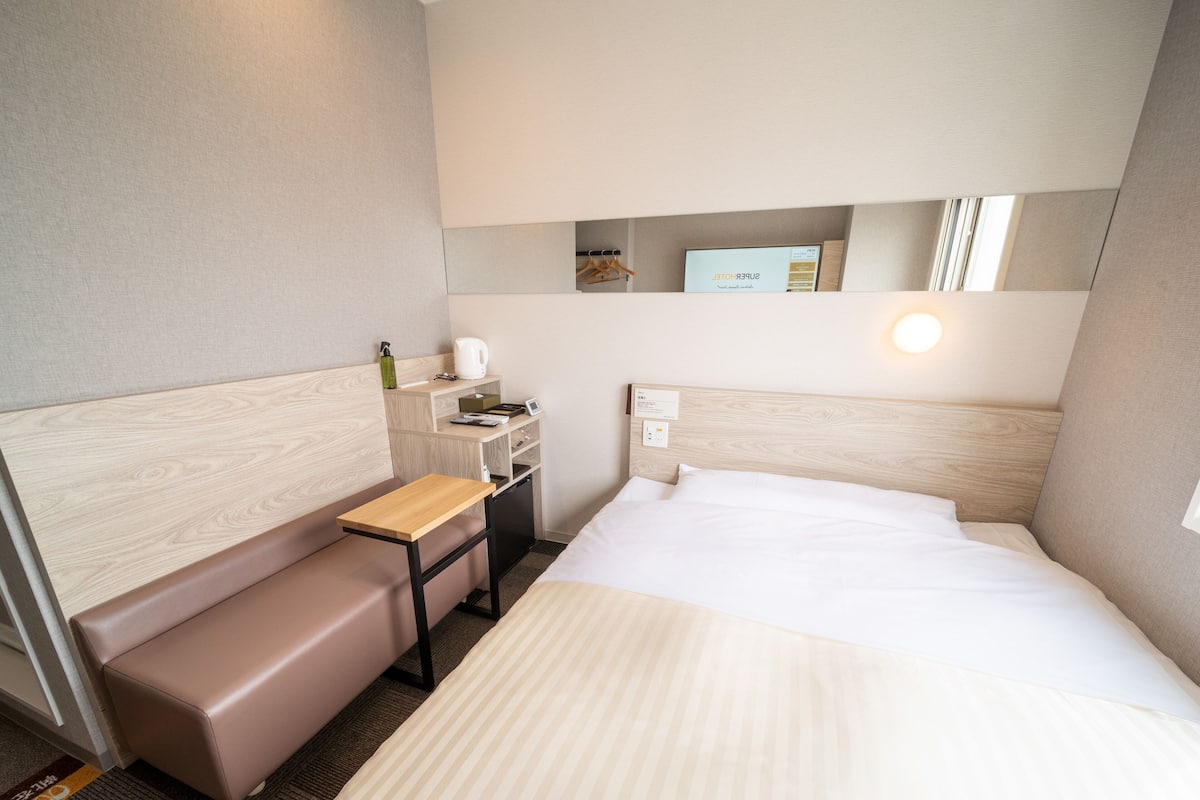 In-room safe, soundproofing, iron/ironing board, free WiFi