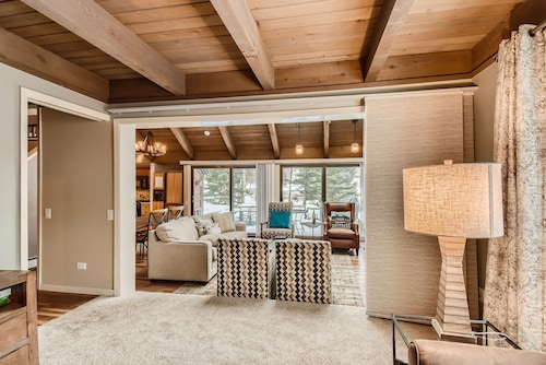 Spacious Mill Run 3 Townhouse Close to City Attractions by RedAwning