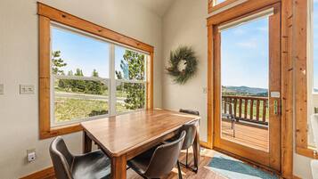Condo, 2 Bedrooms | Dining