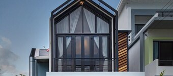 The Nichehome - A Lovely Waterside Living