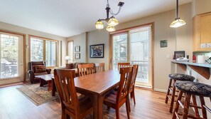 Condo, 2 Bedrooms | Dining