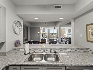 Appartement, 3 slaapkamers | Privékeuken | Een koelkast, een oven, een koffiezetapparaat/waterkoker