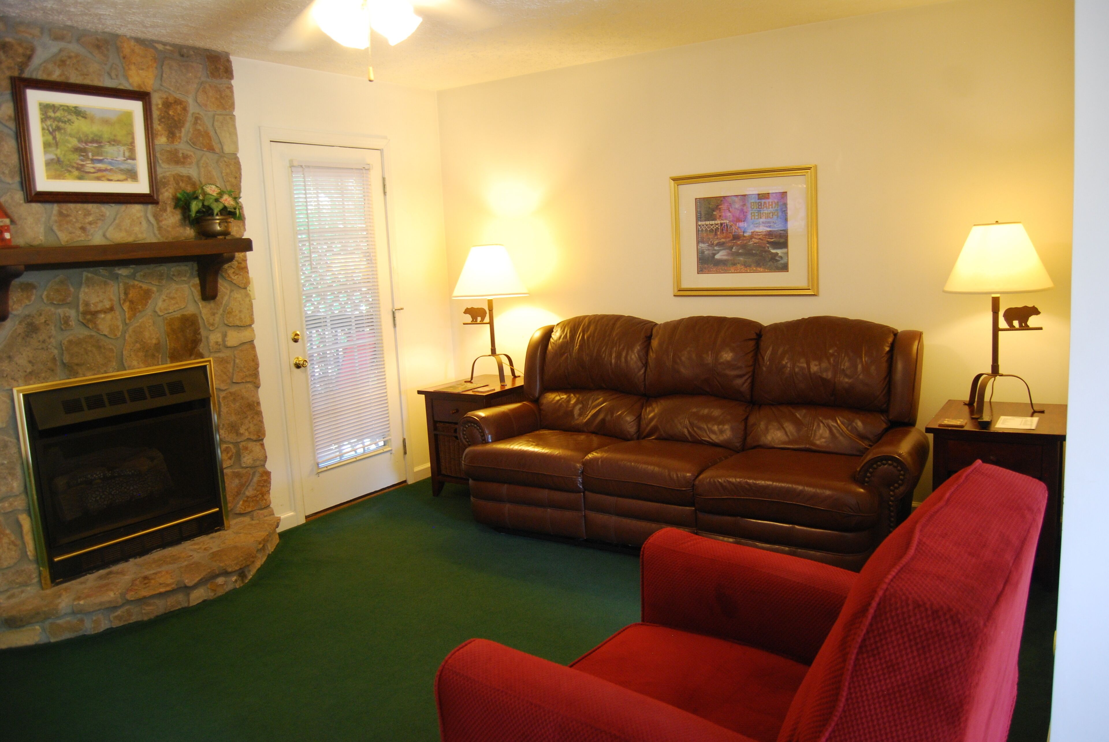 Smart TV, fireplace