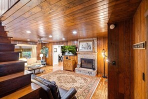 Flat-screen TV, fireplace