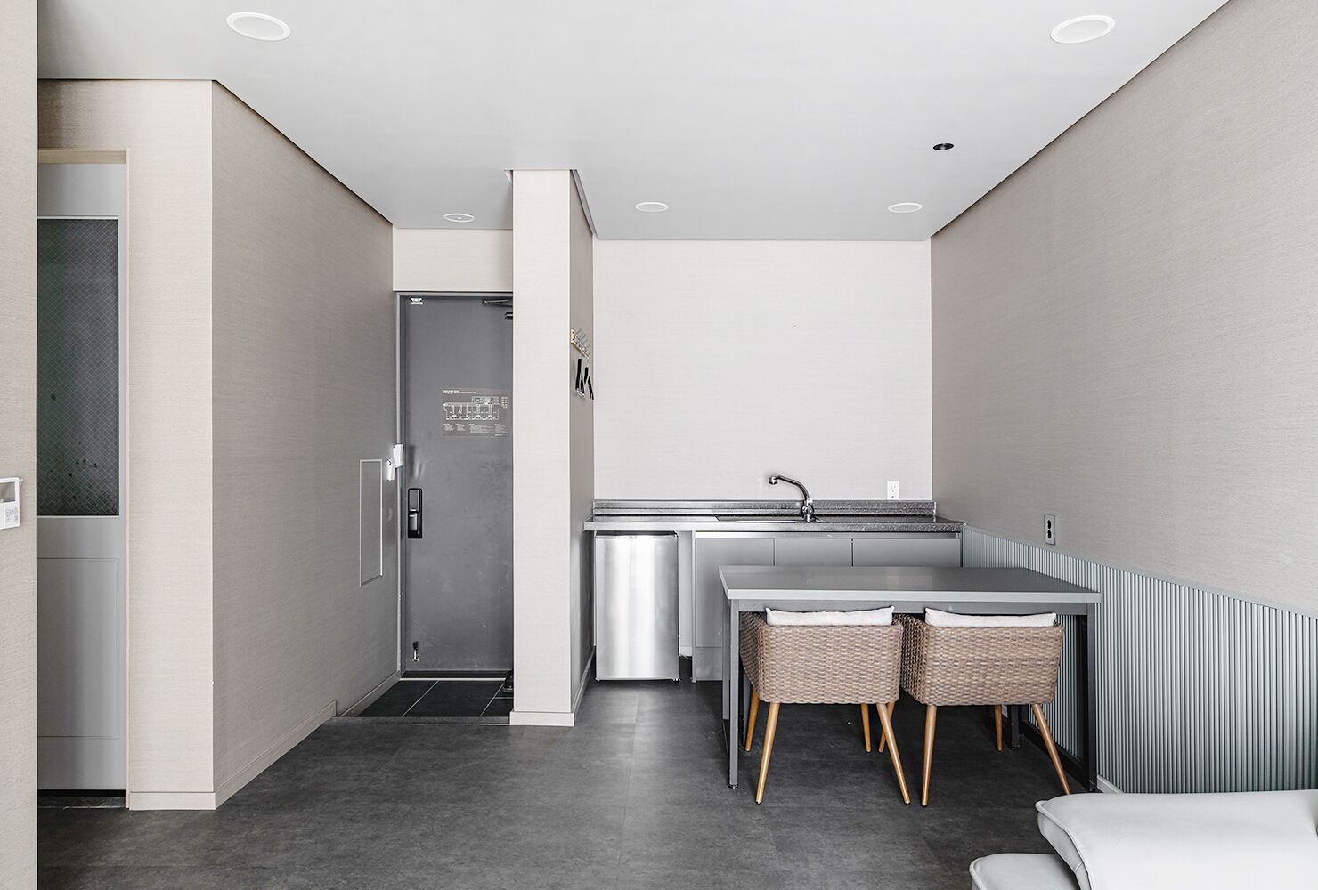 deluxe premier, ocean view | living area | flat-screen tv