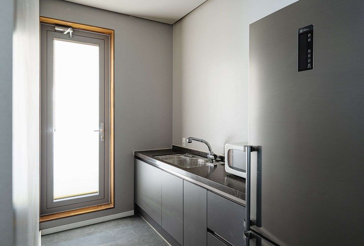 rooftop lounge, ocean view | private kitchen | microwave, electric kettle